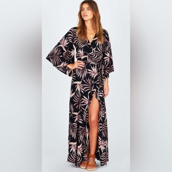 Amuse Society Isle of Love Maxi Wrap Dress Floral Black Small Resortwear Beach - Picture 2 of 9
